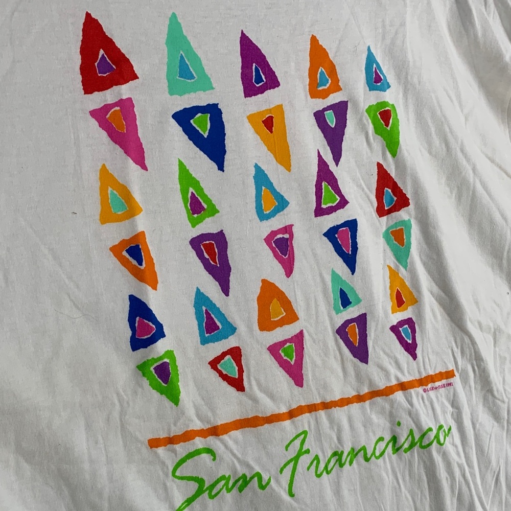 Vibrant Graphic Tee with San Francisco Design - Picture 5 of 17